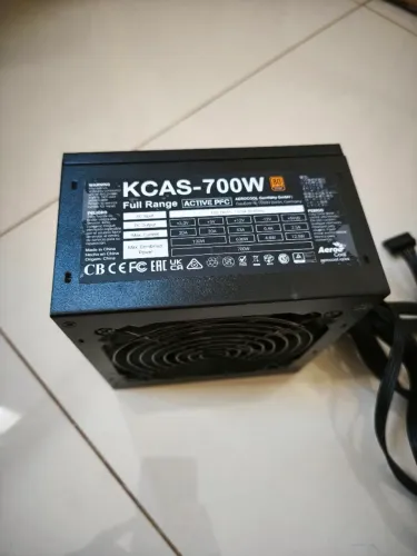 Fonte Aerocool KCAS 700W Full Range 80 Plus Bronze - Active PFC