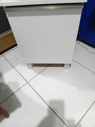MESINHAS PRÁTICAS COM PORTAS PARA GUARDAR OUTRAS COISAS