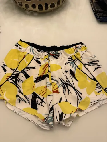 Vendo shorts - marca Espaço Fashion - tamanho M e G - cada por 30 reais. 