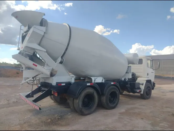 Betoneira Liebherr 8 m3 Completa