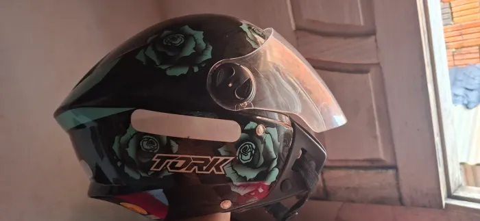 Vendo dois capacetes em perfeito estado 