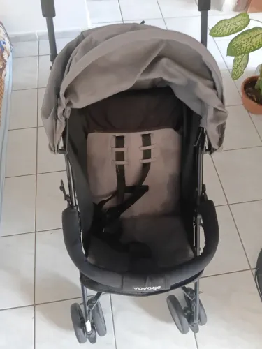 Carro de criança em perfeito estado de conservação