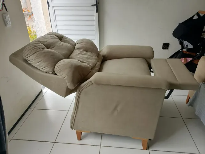 Poltrona nova, compre somente para amamentar.