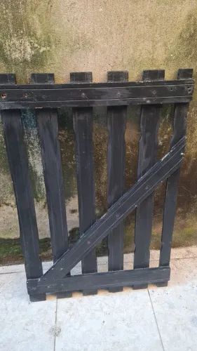 Portão  de madeira