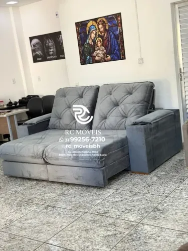 Sofá Retrátil Reclinável Cuiabá com Porta Copos D33 Molas Ensacadas
