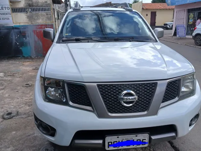 Nissan Frontier SV AT. CD 4X4 2.5 TB Dies. Aut. 2015