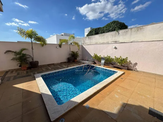 Casa com 4 dormitórios, sendo 2 suítes, piscina à venda, 209 m² por R$ 1.250.000 - Condomí