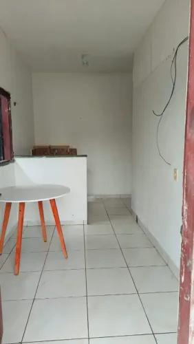 ALUGO UMA KITNET PRA SOLTEIRO,OU CASAL SEM FILHOS.