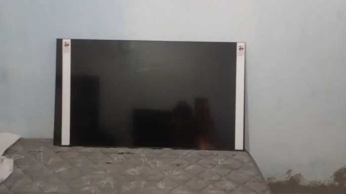 Tv Samsung 55 polegada tá com display quebrado vendo pra tira as peças 500 reais pra vim b