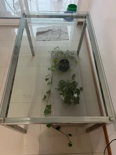 Mesa em aço inox com vidro