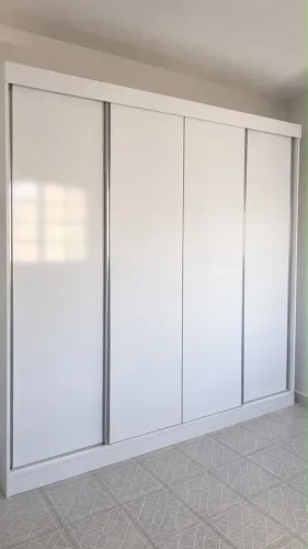 Guarda roupas 4 portas