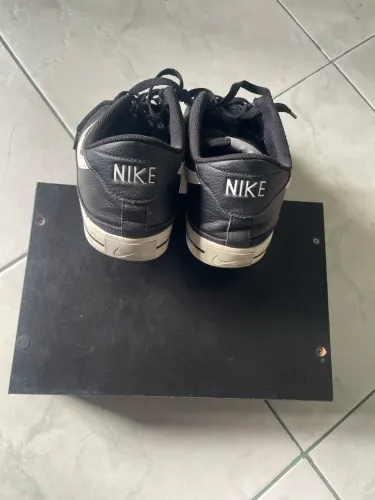 NIKE Court Vision Low 