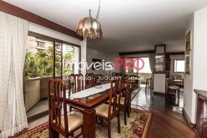Vende-se apartamento em Moema 160 m2 3 dorm 1 suíte