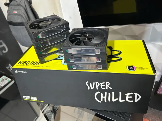 water cooler corsair h150 + 6 fans prisma