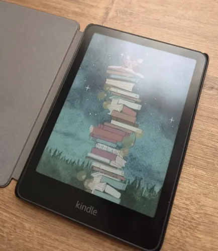 Kindle Softcolor Signature Edition 32GB, tela colorida, com capa protetora. Seminovo