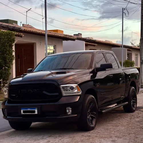 Ram Classic Laramie Night Edition 5.7 V8 16V Gasolina 4X4 Aut. 2022
