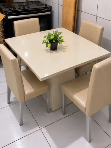 Mesa de jantar com tampo de vidro 10mm