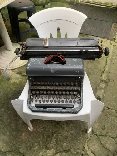 Máquina de escrever royal anos 50