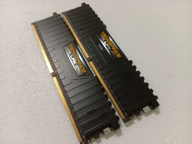 Memória RAM Corsair Vengeance LPX DDR4 32GB