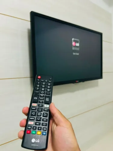 Smart TV LG 43" Full HD ThinQ AI Wi-Fi HDR - Perfeito Estado!