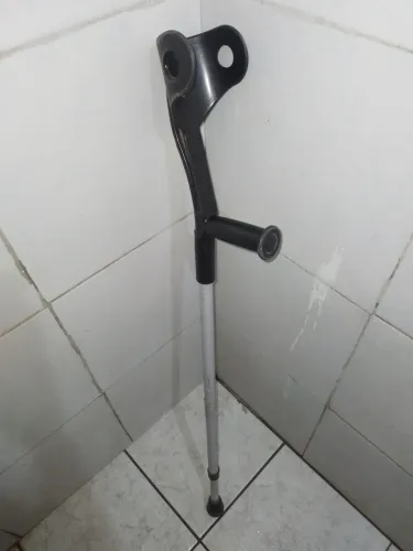 MULETA CANADENSE ORTOPÉDICA COM APOIO DE BRAÇO