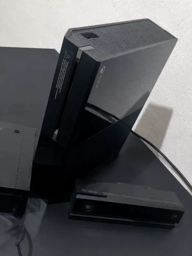 Xbox one FAT com Kinect  sem controle