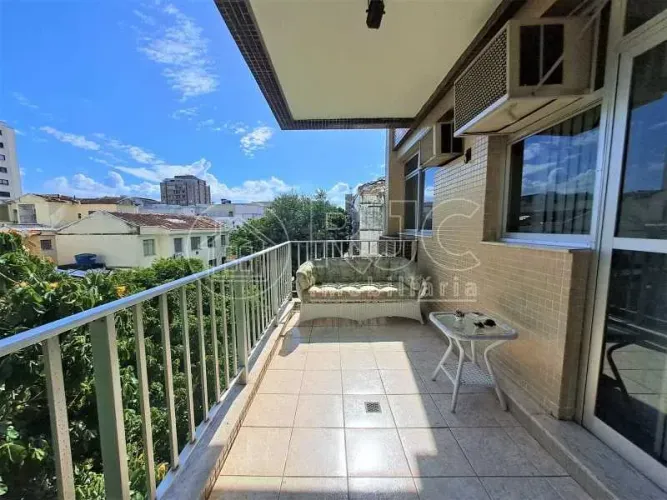 Apartamento para venda possui 124 metros quadrados com 3 quartos em Maracanã - Rio de Jane