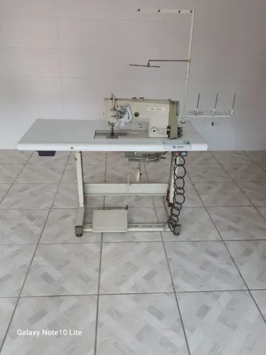 Vende-se Máquina de Costura