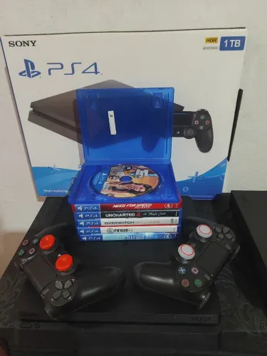 PS4 Slim 1TB + 2 Controles + 6 Jogos