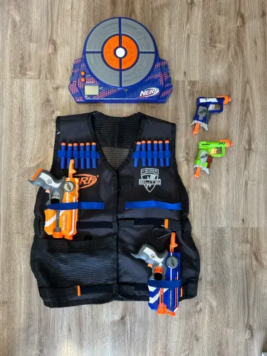 COLETE NERF + PISTOLAS + ALVO NERF