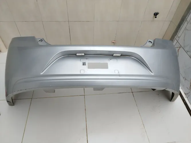 Para-choque traseiro do Ford Ka sedan 2015
