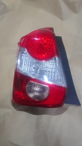Lanterna Etios Hatch esquerda 