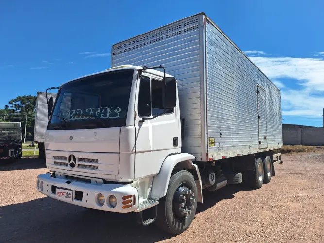 Caminhão Mercedes Benz 1720 ano 1999 na Carroceria Baú 8,5 mts de comp.