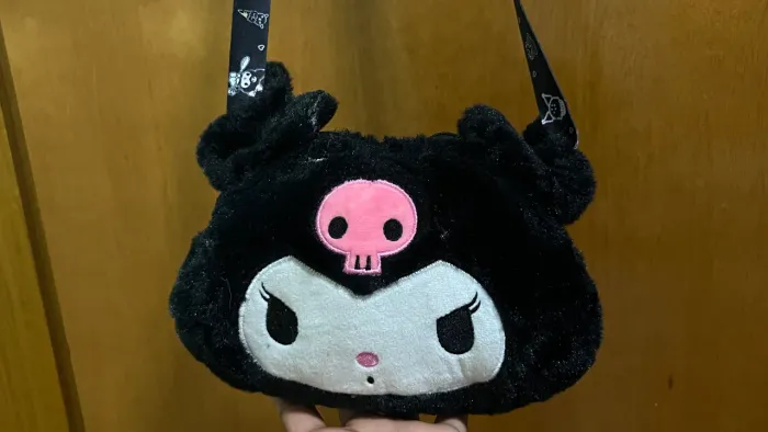 Bolsinha Kuromi Sanrio Preta de Pelúcia