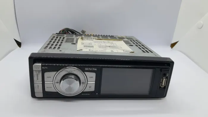 Rádio Bravox bvx-d935u com defeito