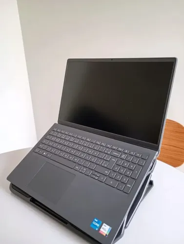 Notebook Dell Intel core i5 com placa de vídeo dedicada, SSD 256GB, 12GB RAM ?