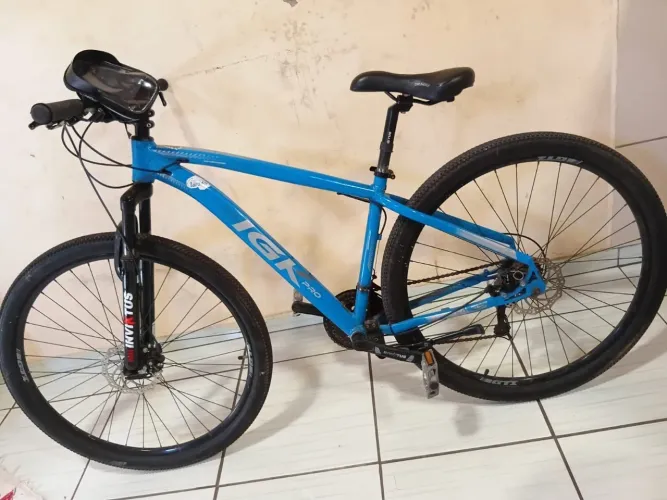 Vendo byk aro 29 toda boa macha cela o único defeito é um tricô na cela mas da pra soldar 