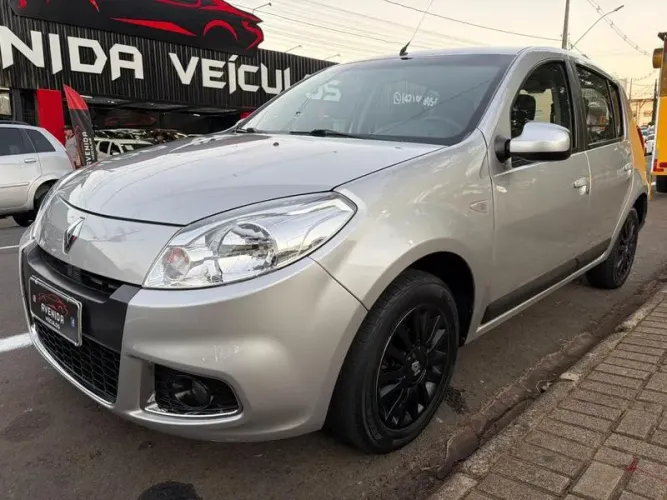 Renault Sandero Privilège Hi-flex 1.6 16V 5P AUT 2013