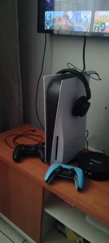 Ps5 semi novo, com 7 meses de uso, com controle original