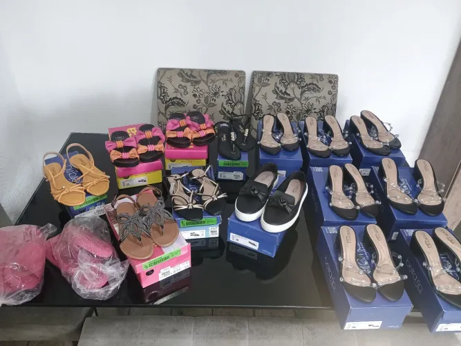 Lote 16 pares (Novos Sem Uso na caixa )tamancos sandálias rasteirinha