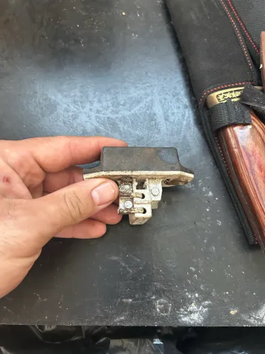 regulador de voltagem automotivo da marca Gauss.