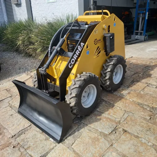 Mini carregadeira CORRÊA 