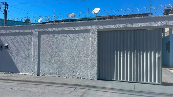 Casa de 3 quartos sendo 1 suíte - Piscina - Ampla Área -Setor Estrela Dalva
