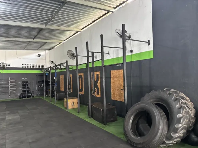 ? VENDE-SE BOX DE CROSS TRAINING - PORTEIRA FECHADA