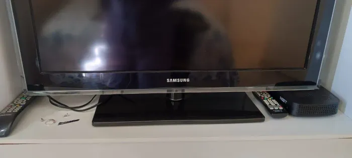TV 32" Samsung (muito conservada)