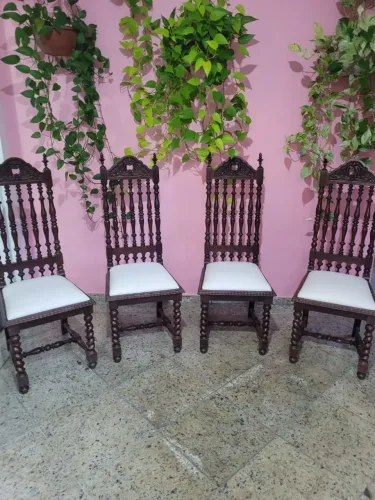 Cadeira estilo Manuelina