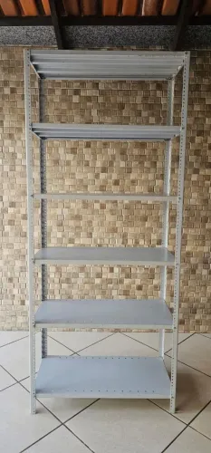 prateleiras de aço usadas