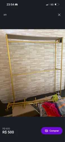Arara de roupa closet