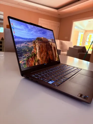 Notebook Lenovo Yoga 6i - 16GB RAM, i5 Evo, Quad HD