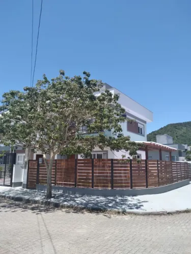 Alugo casa mobiliada no Ribeirão da Ilha por curto período